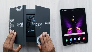 Samsung Galaxy Fold Unboxing: Magnets!